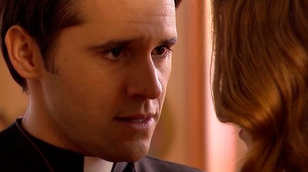 El padre Reynaldo le pidió matrimonio a María Elsa