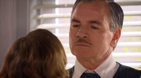 Elvira le contó a Armando que sabe toda la verdad de su familia