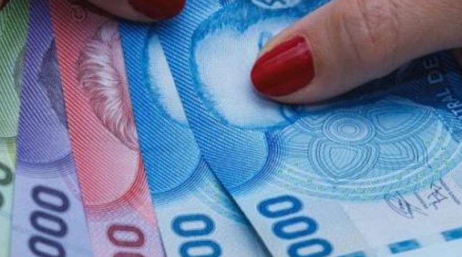 Revisa los requisitos para recibir el bono "Dueña de Casa"