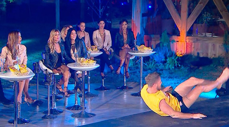 ¡Tony sufrió un divertido chascarro!