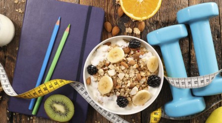 Experto en Nutrición y Dietética de la UCEN nos aconseja cómo lograr una alimentación saludable