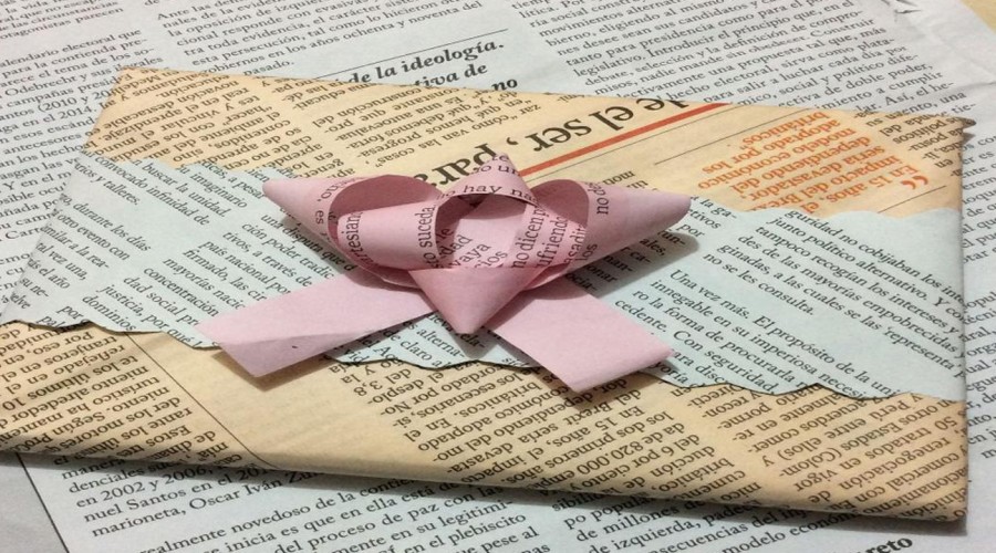 Papel de diario, hojas revista o pañuelos: Las opciones recicladas para envolver los regalos de Navidad