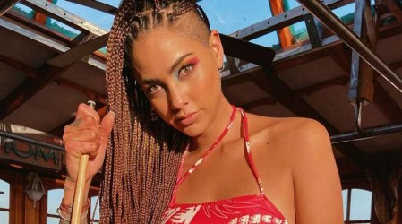 "Mi pascuerita": Camila Recabarren sorprende con provocativa tenida navideña