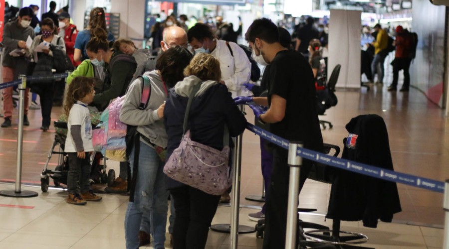 10 días de cuarentena: La nueva medida impuesta para chilenos y extranjeros que ingresen al país