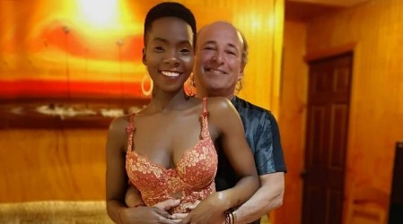 "Mucho amor": Novia de 24 años de Tatón publicó una foto junto a él y sus deseos para el 2021