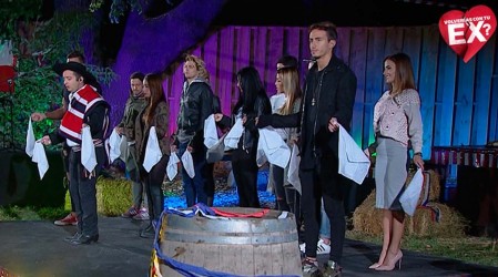 Toto les enseñó a bailar cueca a los extranjeros