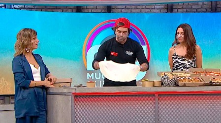 Max Cabezón enseña a preparar calzone de chocolate con frutillas
