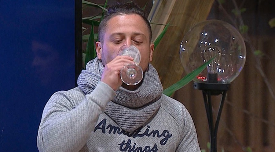 Pascual se tomó un asqueroso brebaje