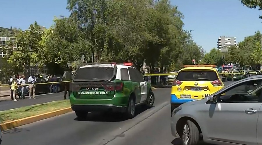 Dos carabineros heridos a bala tras persecución en Providencia