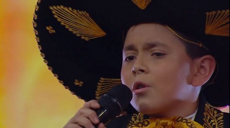 Un cantante, bailarines y una humorista se presentaron en el escenario de Estrellas MG