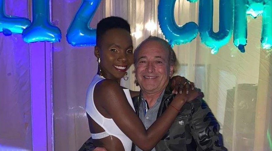"Gracias por todo mi amor": El emotivo regalo que recibió Tatón de su novia 40 años menor