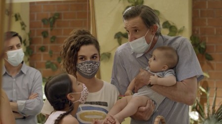 El edificio busca a los padres de la guagua