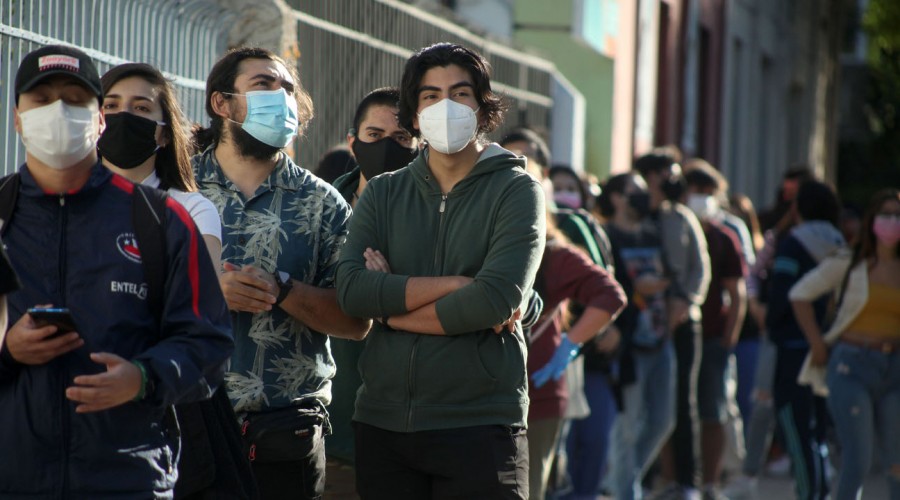 Nuevo sistema online: Junaeb llamó a estudiantes a postular a becas y renovar su postulación