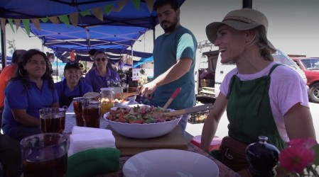 Homenaje a los feriantes al estilo Plan V