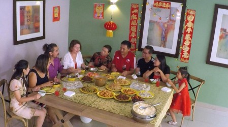 Koke Santa Ana y Javiera Contador se entregan a los exóticos sabores de la cocina China
