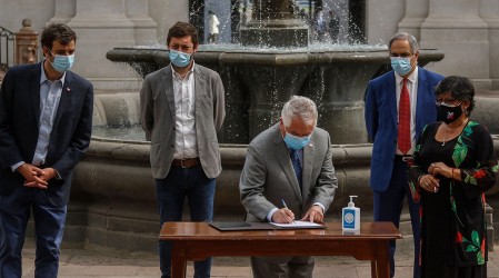 Ley Alivio: Permite regularizar la situación de 17 mil funcionarios de la salud con contrato a plazo fijo