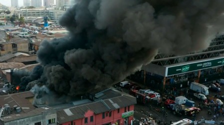 Incendio afecta a tres locales comerciales en el sector de La Vega Central