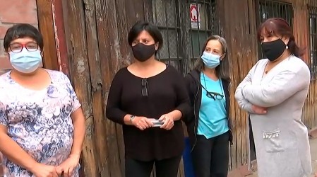 Vecinos de Quinta Normal hacen simulacros de portonazos para protegerse de la delincuencia