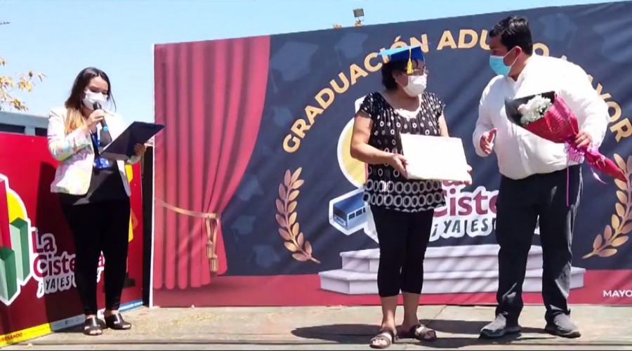 Graduación en la municipalidad de La Cisterna