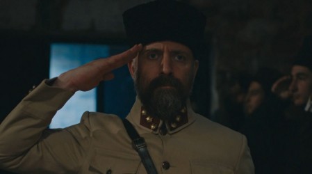 Cevdet vuelve a enfundarse su uniforme (Capítulo 250 - Parte 2)