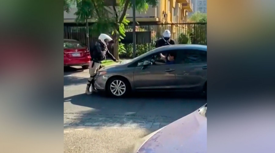 Conductor atropelló a inspector municipal tras recibir multa en Providencia