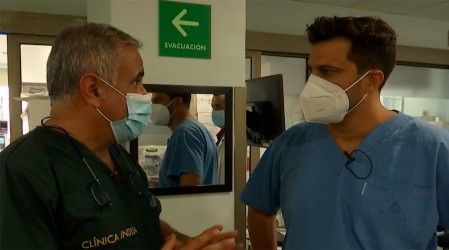 Un día en la UCI: Simón Oliveros acompañó al doctor Ugarte tras aumento de casos de coronavirus
