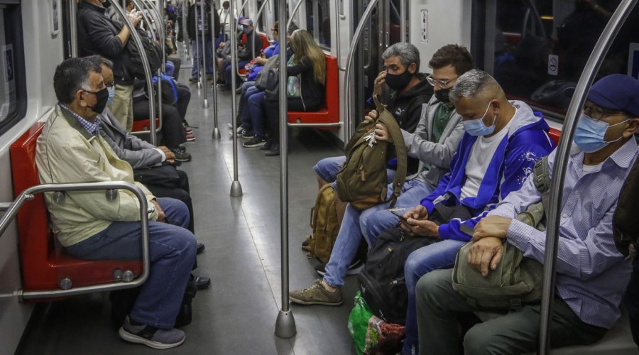 Metro de Santiago cambiará su horario de cierre debido al adelanto del toque de queda