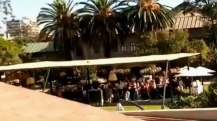 Lugar que funciona como centro de vacunación fue utilizado para celebrar masivo matrimonio