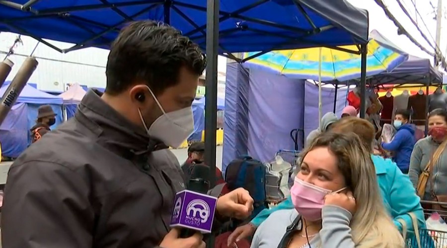 "Quiere ser profesora": Madre de niña que debe estudiar en la calle se refiere al esfuerzo de su hija