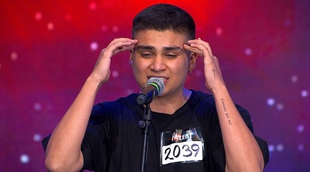 Nelsón Riquelme emocionó con una potente y significativa poesía