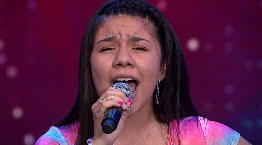 Rocío Fonfach emocionó al jurado con su talentosa voz