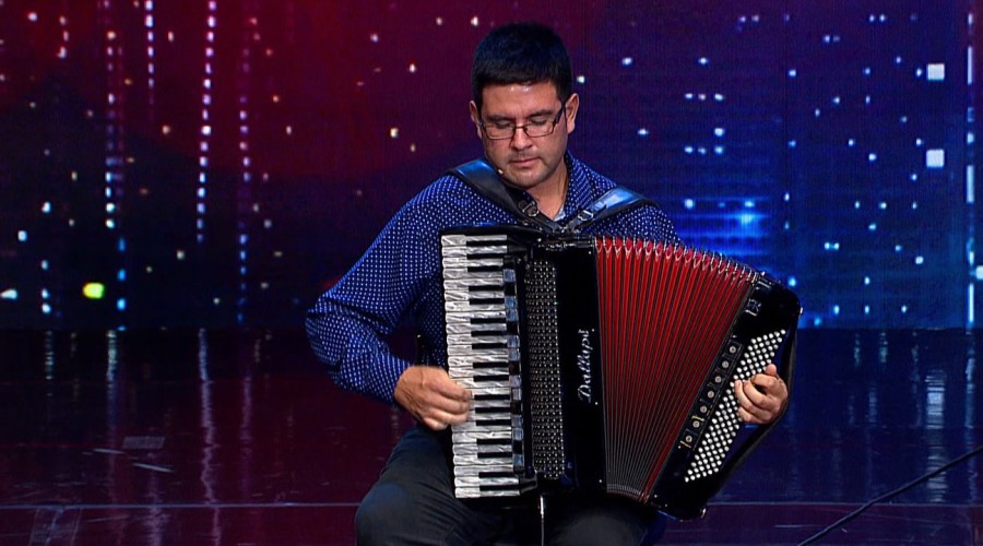 Ignacio Hernández hizo viajar al jurado por la melodía de su acordeón