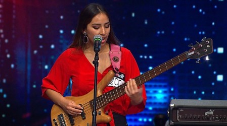 Crisnna Fuentes sorprendió con su talento en el bajo y en el canto