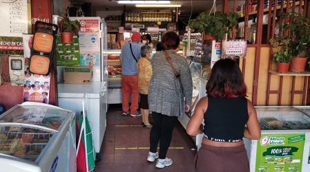 Ya comenzó restricción a los comercios: ¿Qué bienes esenciales se pueden comprar?