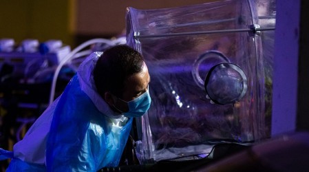 "Estamos viviendo un momento crítico": Ministro Paris llama a la prevención tras superar los 9.000 casos
