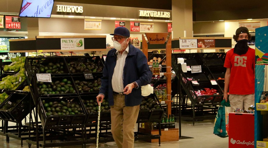 Mayores de 80 años podrán salir a comprar en las mañanas sin permiso de desplazamiento
