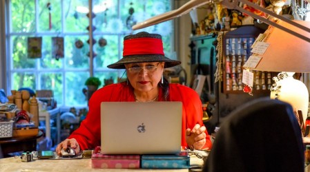 Solo para mujeres emprendedoras: Sence habilita 41 nuevos cursos online y así puedes postular