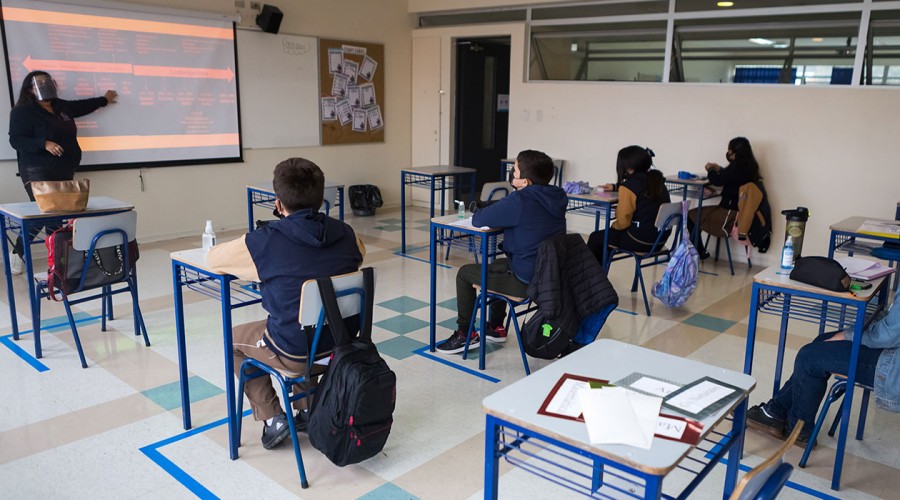 Colegios en comunas que avanzan a Transición podrán volver a clases presenciales