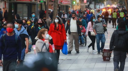 3 comunas de la Región Metropolitana lideran: Las 20 localidades con más casos activos de Covid-19