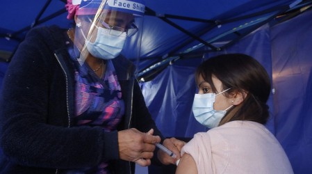 Revisa el listado de las 20 comunas con más casos activos de coronavirus en el país