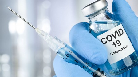Minsal suspende vacunación con AstraZeneca en menores de 45 años por reacciones adversas