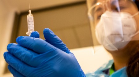 30 personas presentaron efectos adversos con inoculación de CanSino: Experta explica los efectos de la vacuna