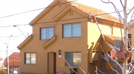 "Toma VIP" en La Florida tiene a los vecinos alerta: Sujetos viven gratis en casas de $200 millones