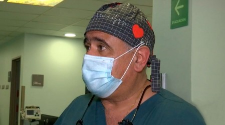 Doctor Ugarte señala que es un error "creer que estando vacunados se acaba el problema" del Covid-19