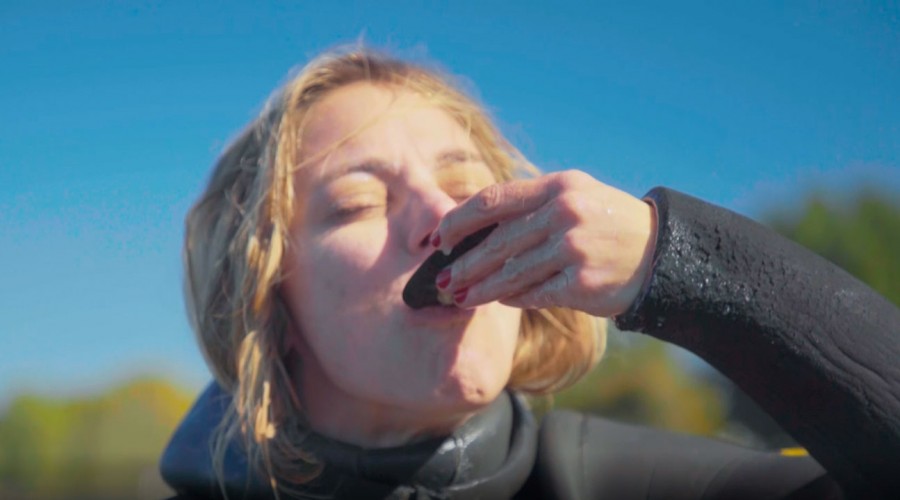 Mariana Derderián prueba lo mejor de la cocina de mar y tierra en la Región de los Ríos