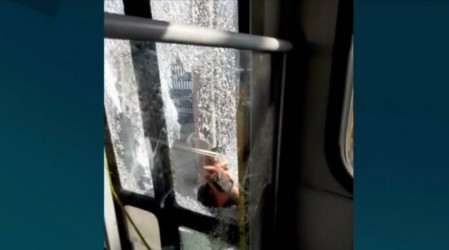 Mira el video: Violenta agresión a un chofer del Transantiago: Día de furia de un taxista en Quilicura