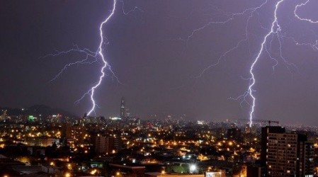 ONEMI declara Alerta Preventiva para 10 comunas: Se esperan tormentas eléctricas y fuertes vientos