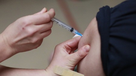 Vacuna Sinovac: Minsal no descarta que inoculados deban recibir una tercera dosis