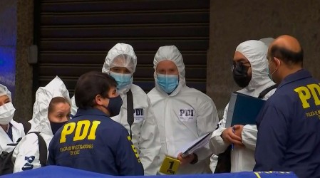 PDI investiga hallazgo de cuerpo calcinado a cuadras de La Moneda