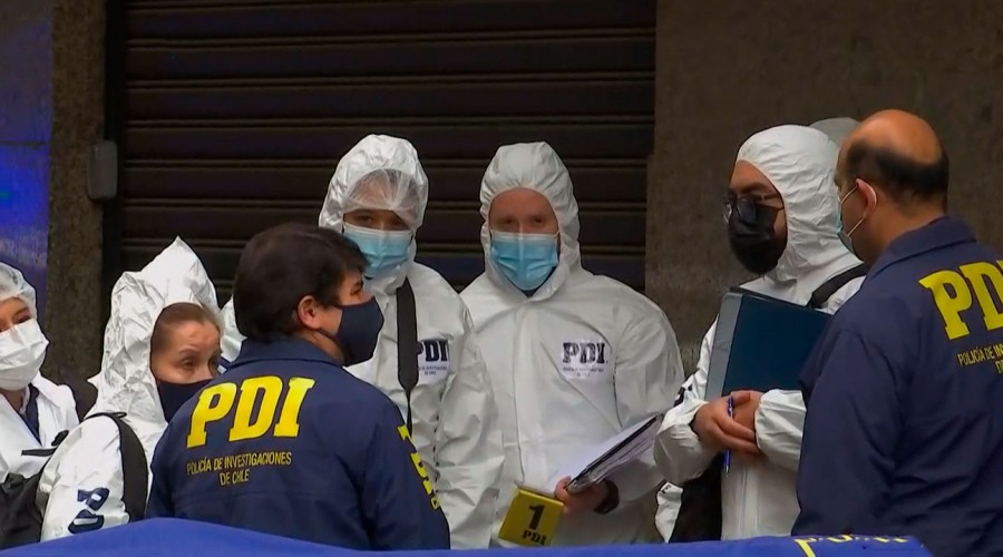 PDI investiga hallazgo de cuerpo calcinado a cuadras de La Moneda